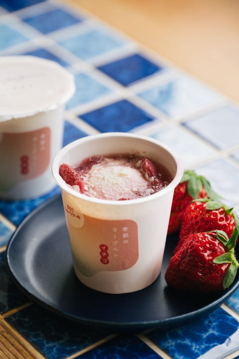 まるでショートケーキの苺と生クリームのヨーグルト